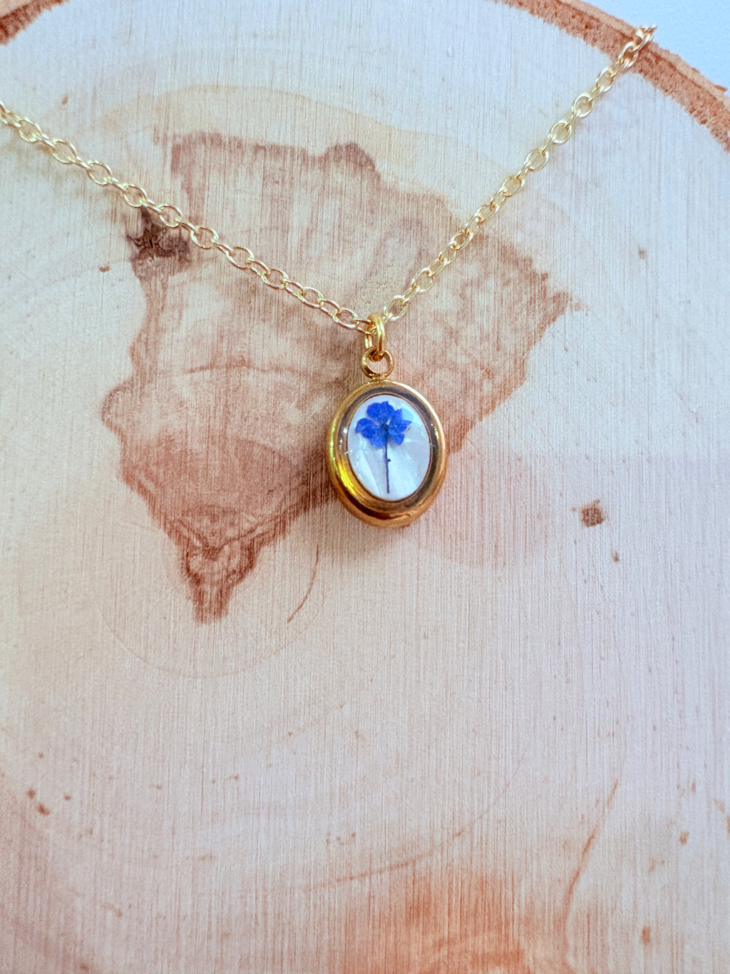 Oval Blue queen anne's lace necklace