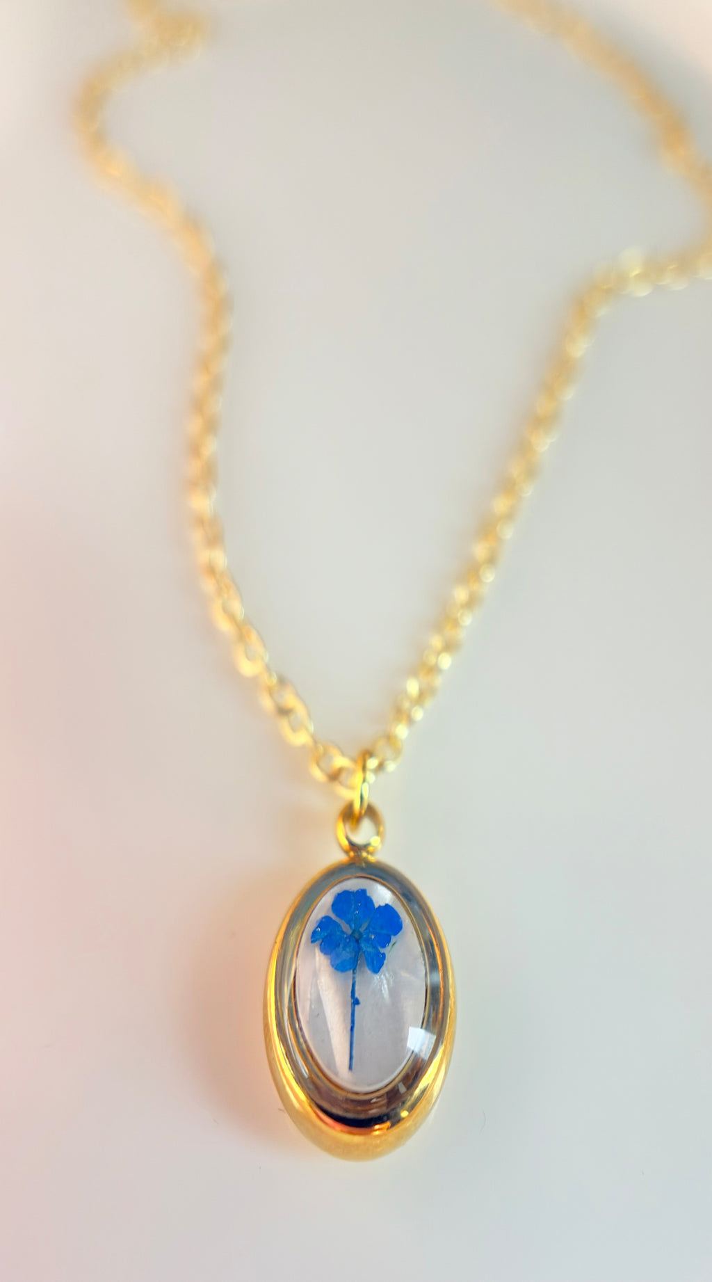 Oval Blue queen anne's lace necklace